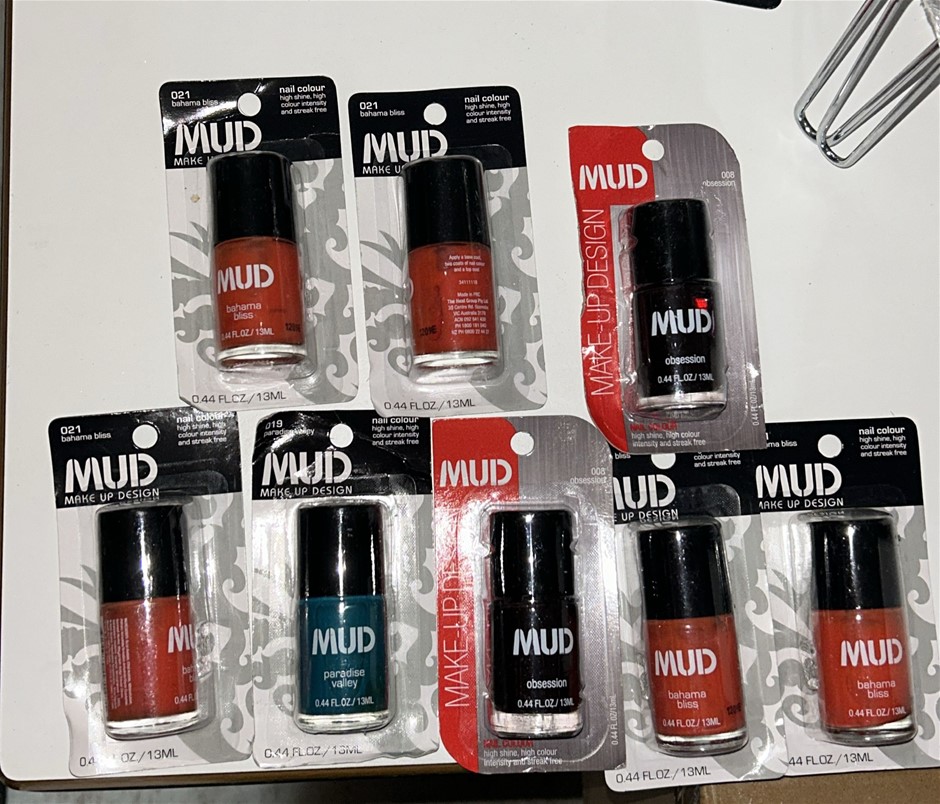 8x MUD Nail Polish (Assorted Colours)