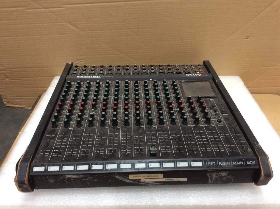 SoundTech ST122 Mixing Console
