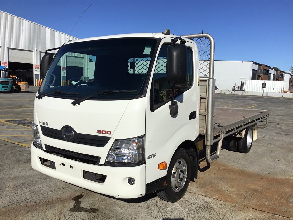 <p>2018 Hino 300 4 x 2 Tray Body Truck</p>