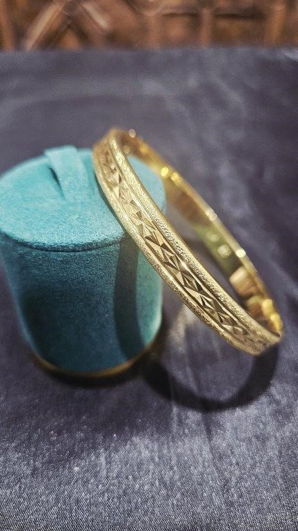 22K/ITALY yellow bangle(stamped 22K/ITALY)