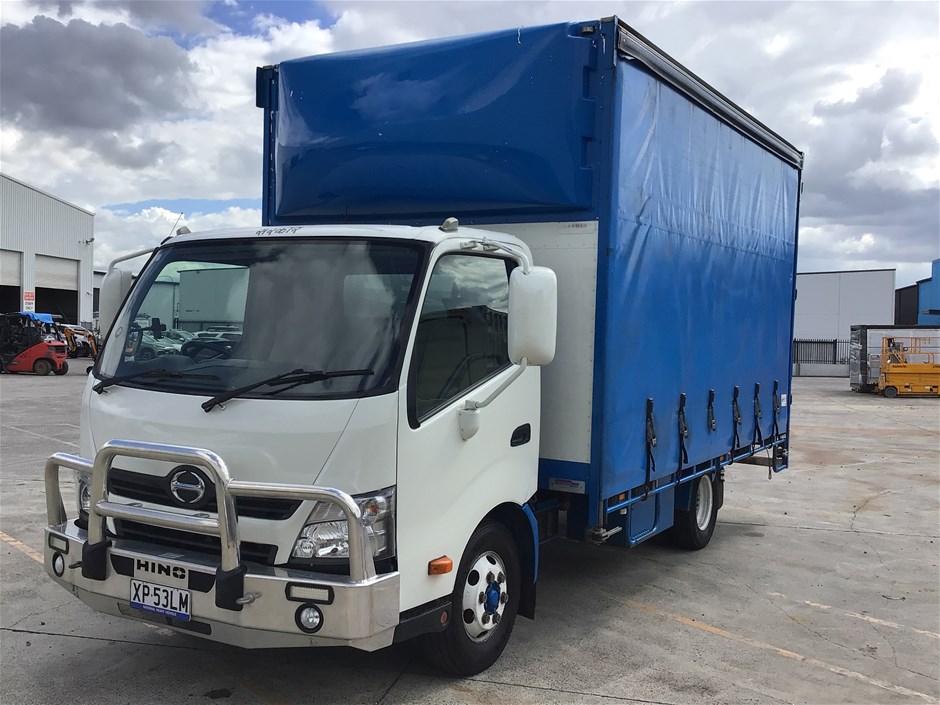 <p>2016 Hino 300 4 x 2 Curtainsider Rigid Truck</p>