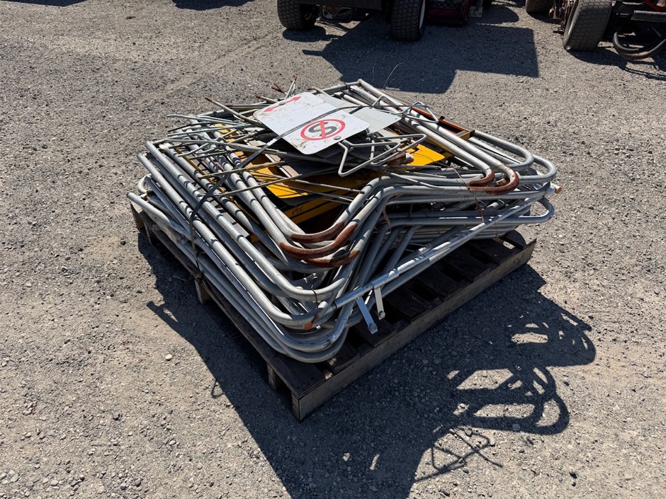 <p>Qty of Assorted Signage Frames</p>