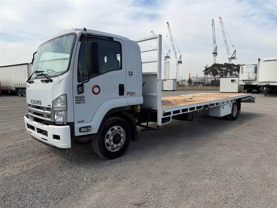 <p>2013 Isuzu FSR 850 X Long 4 x 2 Tray Body Truck</p>
