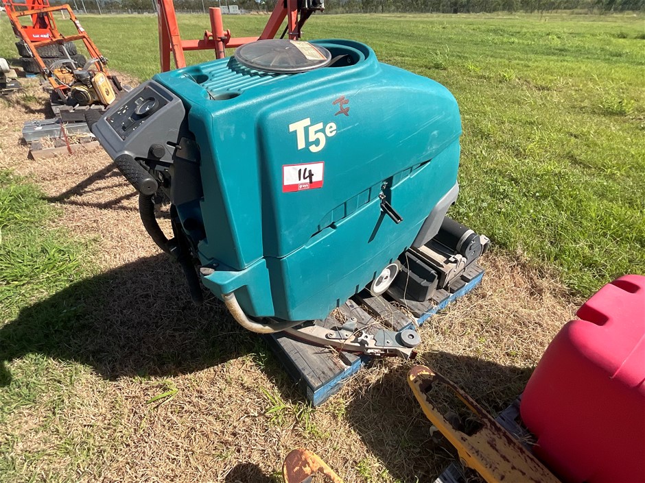 Tennant T5e Walk Behind Floor Cleaner