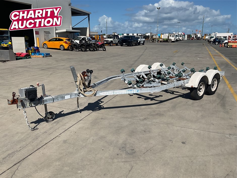 <p>2006 dunbier Marine Product SRW6.1T Tandem Plant Trailer</p>