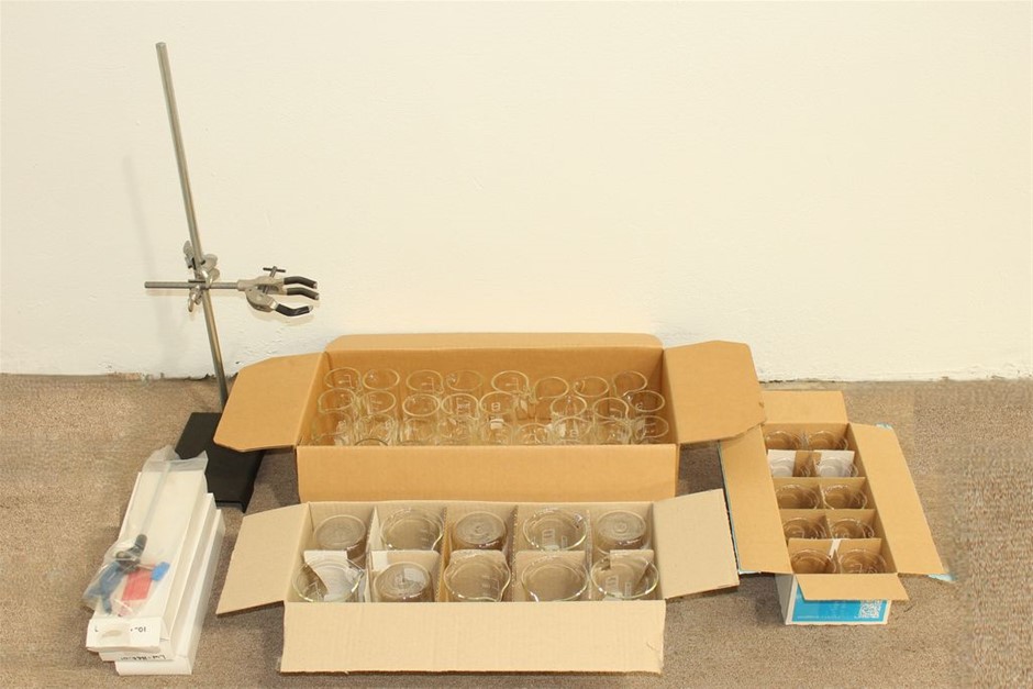 Quantity of Laboratory Glassware – Beakers & Stand