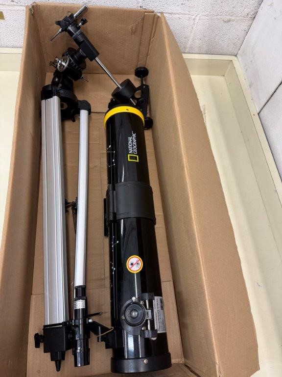 2019 NATIONAL GEOGRAPHIC Premium Telescope with Tripod