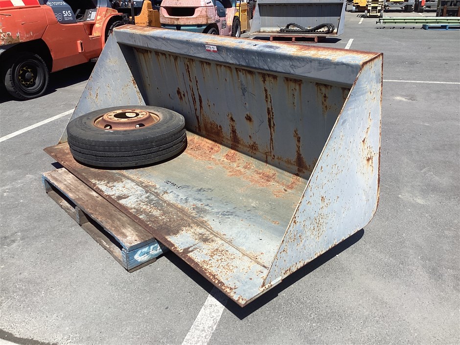 <p>Barrett Machinery Bucket</p>