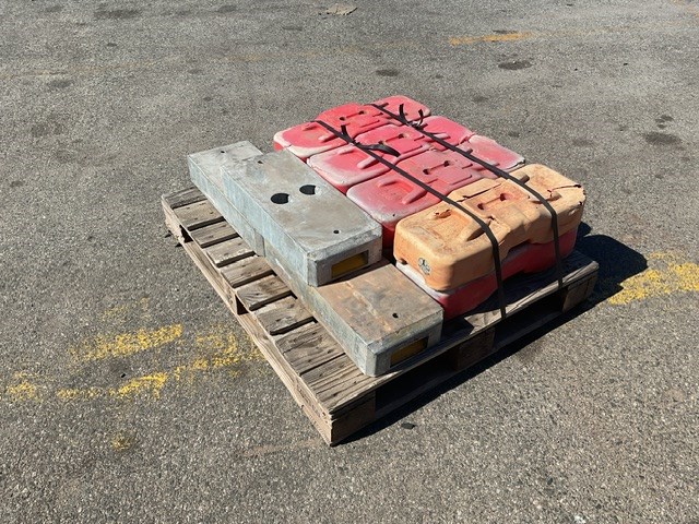 <p>11 Portable Fence Feet</p>