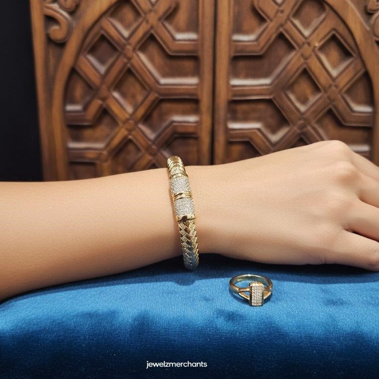 18KGF/ITALY Yellow Gold Filled bangle -(stamped 18KGF/ITALY)