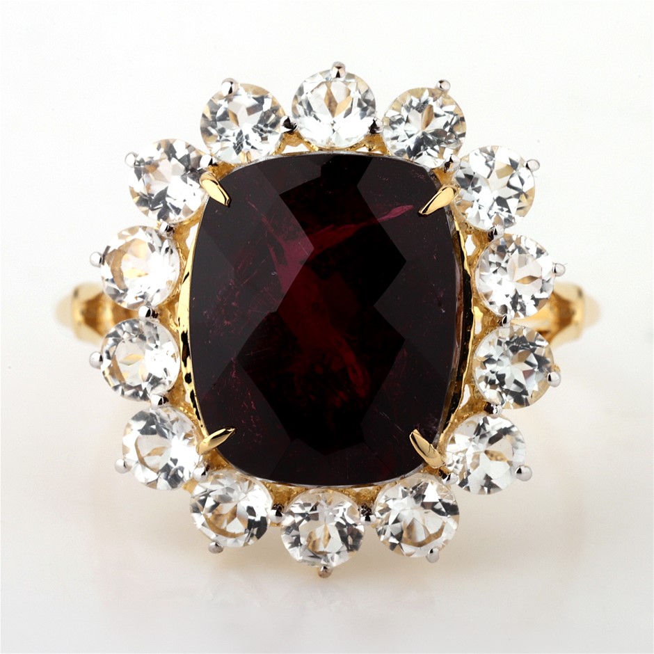 Yellow Gold Natural Emerald / Natural White Topaz Ring with Valuation