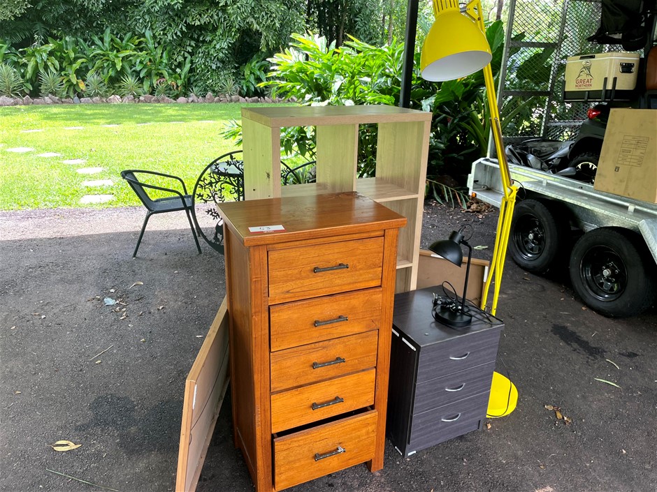 Chest of Drawers, Lamps & Cube Shelving