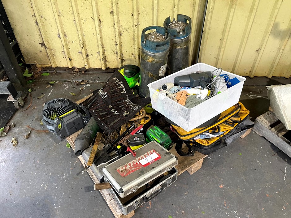 <p>Assorted Tools, Bags and Kegs</p>