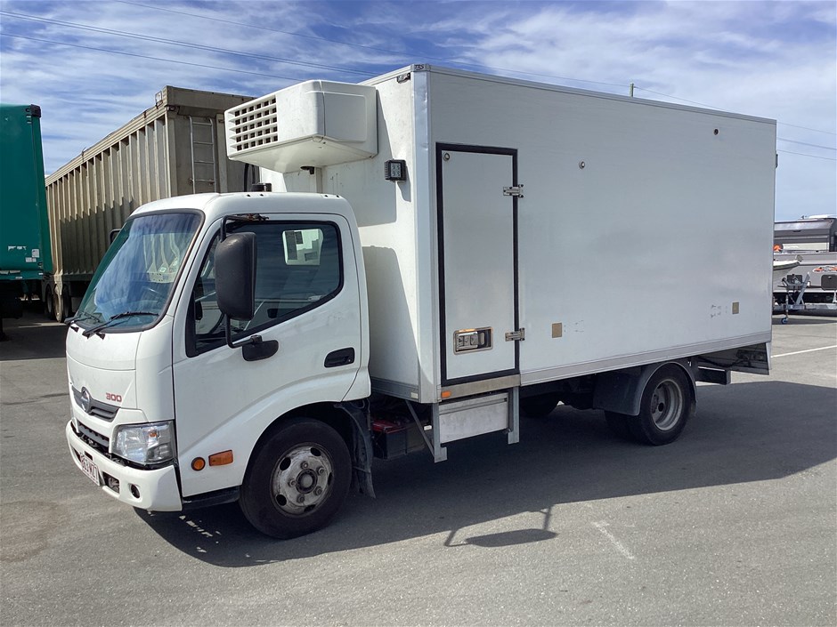 <p>2019 Hino 300 4 x 2 Refrigerated Body Truck</p>