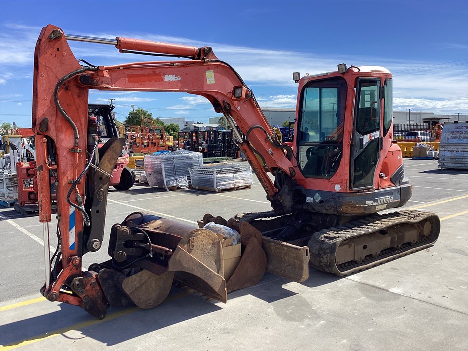<p>Kubota  KX161-3ST Hydraulic Excavator with Bucket attachments</p>