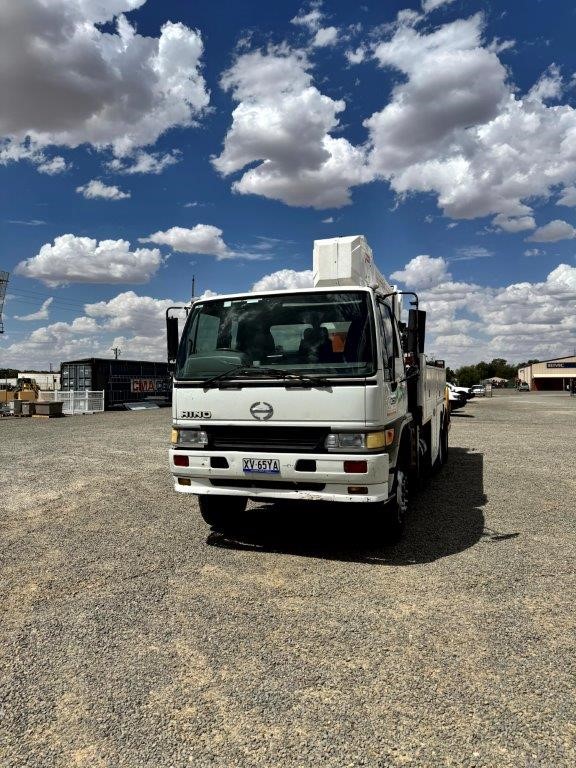 1999 Hino 6 x 2 Cab Chassis Truck