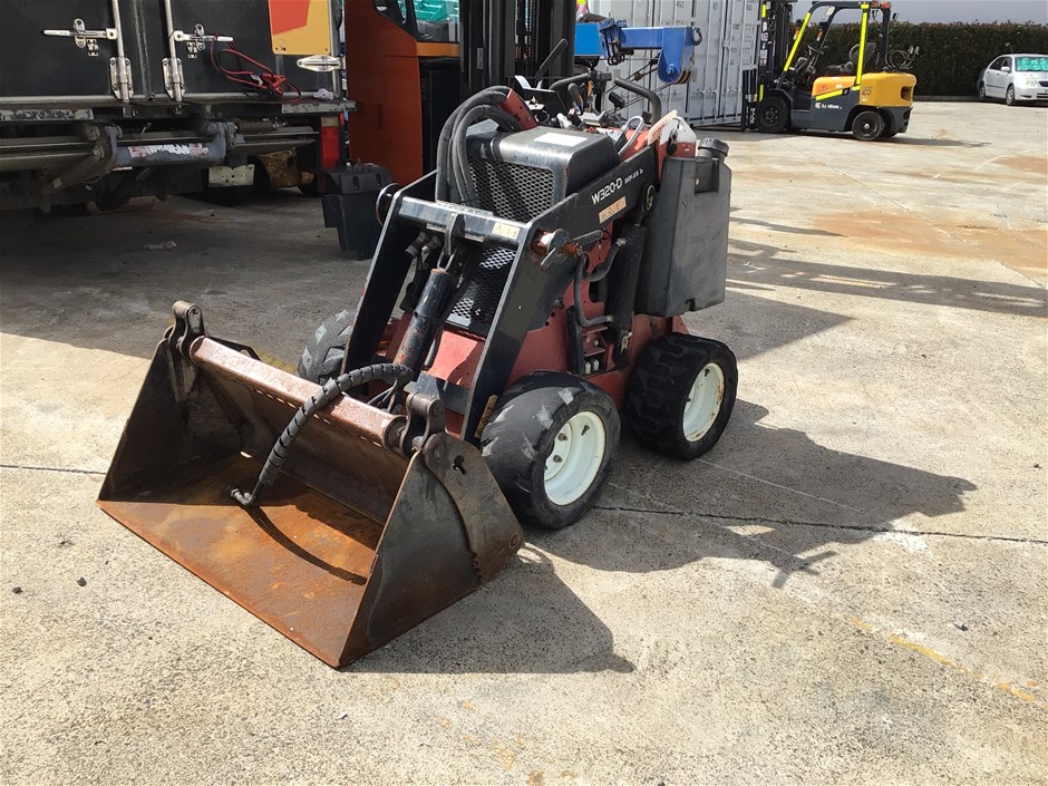 <p>Toro W320-D Mini Loader</p>