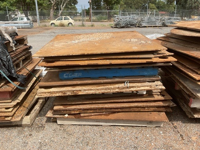 Approx 25 Sheets Of Assorted Steel Plate