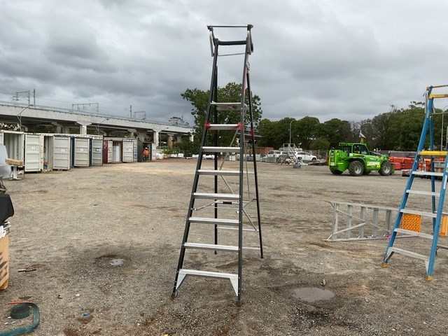 7 Step Fibreglass/Aluminium Ladder