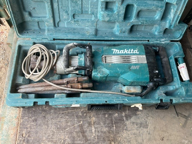 <p>Makita AVT Jack Hammer</p>
