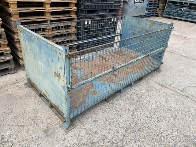 <p>Stackable Stillages x 5</p>