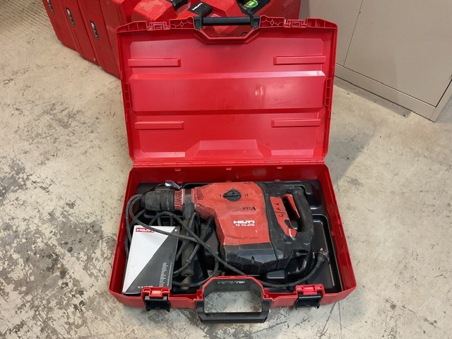 <p>Hilti TE 70-ATC Rotary Hammer In Carry Case</p>