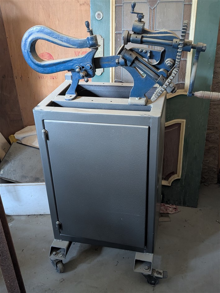 Circle Cutter on Stand John Hinez Australian Made