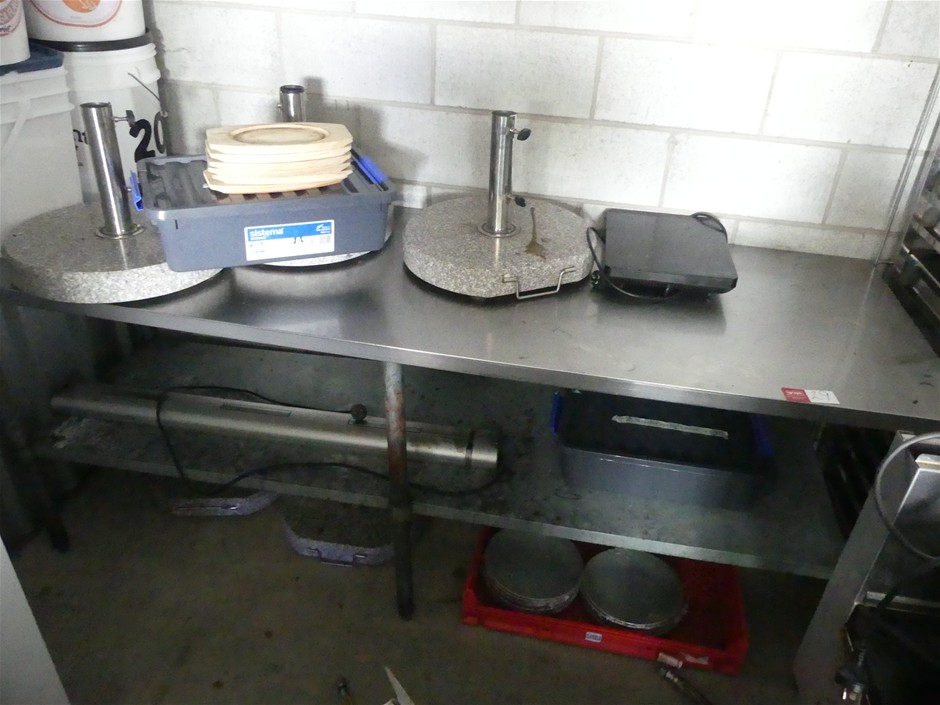 <B>Preperation Bench (Commercial) And Contents</B>