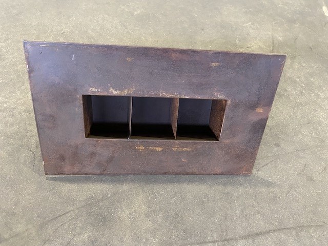 <p>Large Qty of Unused Rust Look Horizontal Wall Planters</p>
