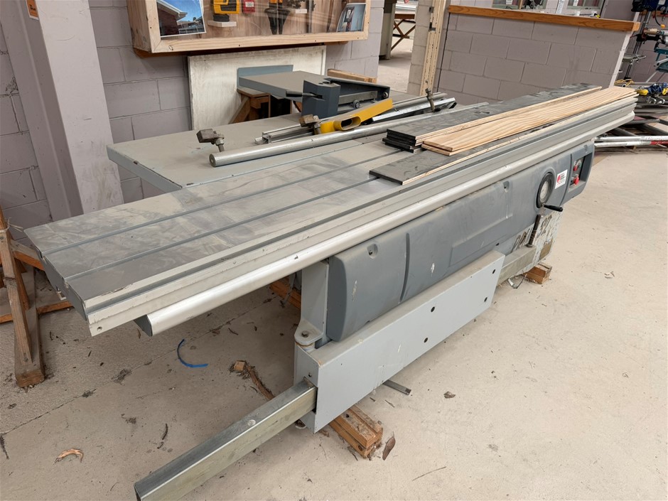 <b>Prima 32 Sliding Table Saw</b>