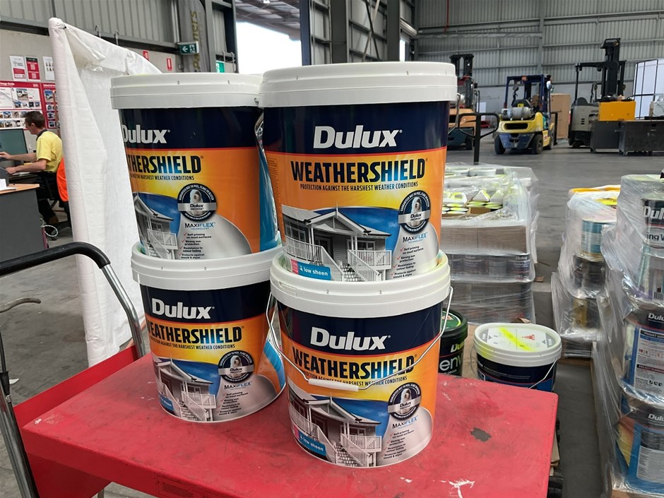 <p>15L Assorted Dulux Paint x 4</p>