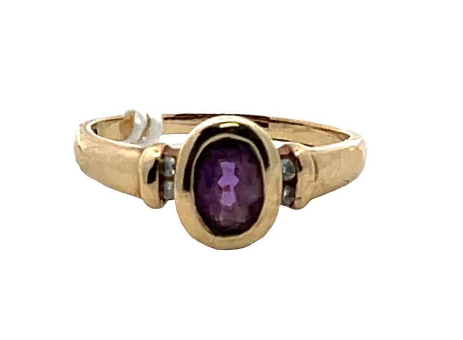 9ct Yellow Gold Amethyst & Diamond Ring