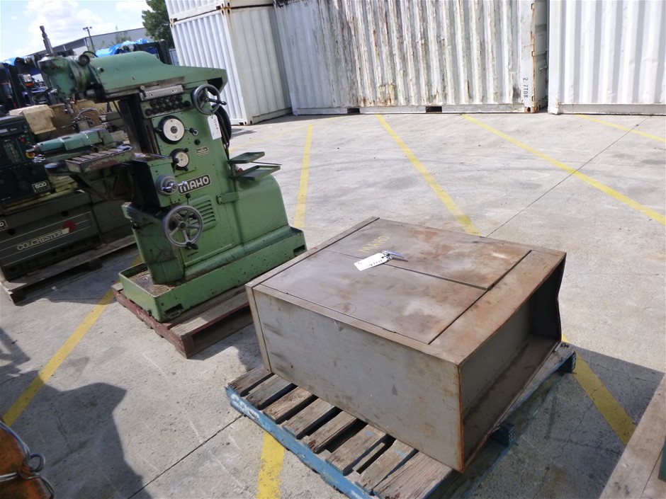MAHO MH700 Universal Milling Machine with 2 Door Cabinet