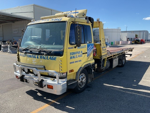 2000 Nissan YD 4 x 2 Tilt Tray Truck