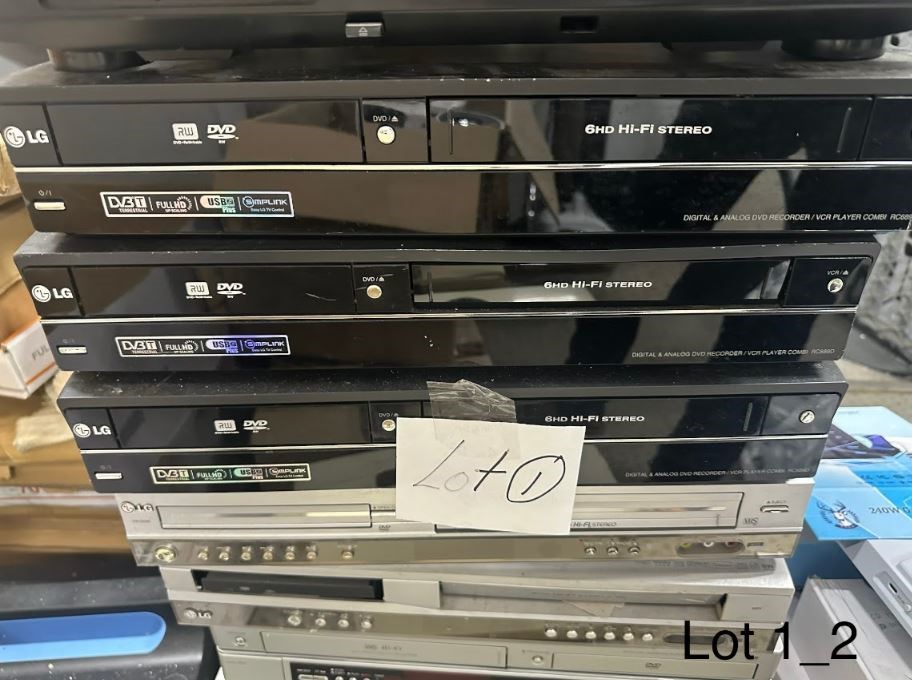 END OF LEASE AUCTION: Mixed lot of vcr and dvd vcrs including panasonic