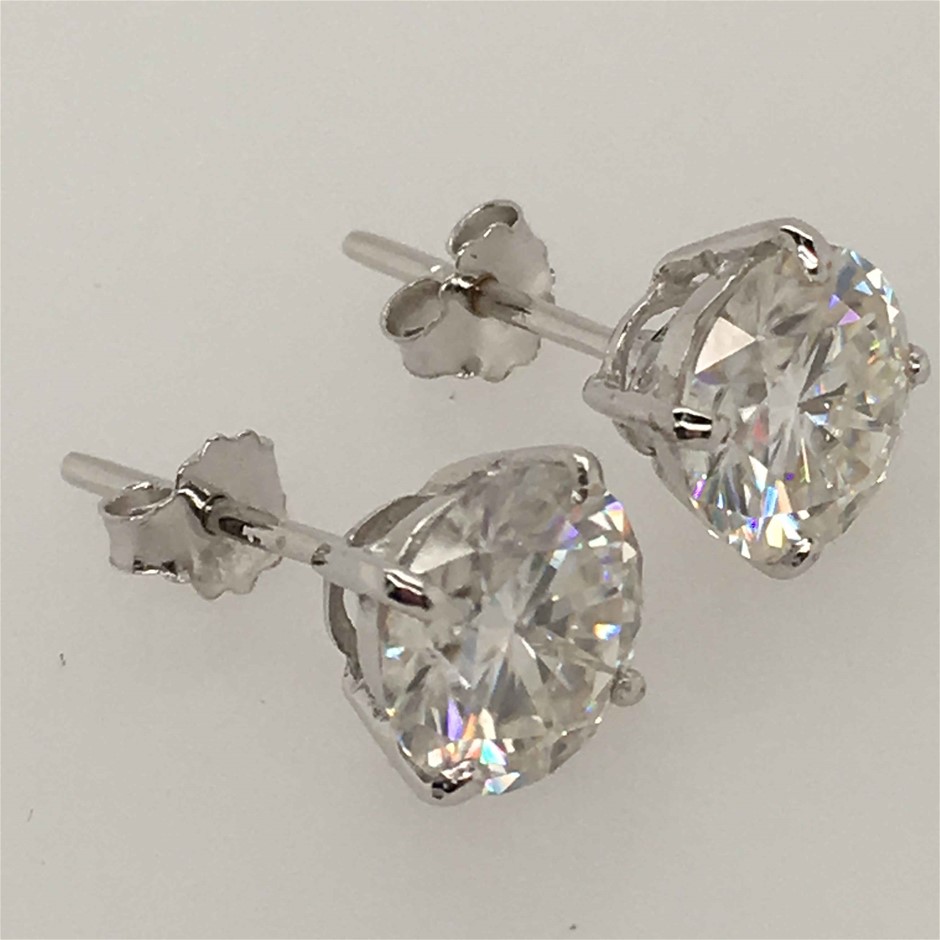 9ct White Gold Stud Earrings