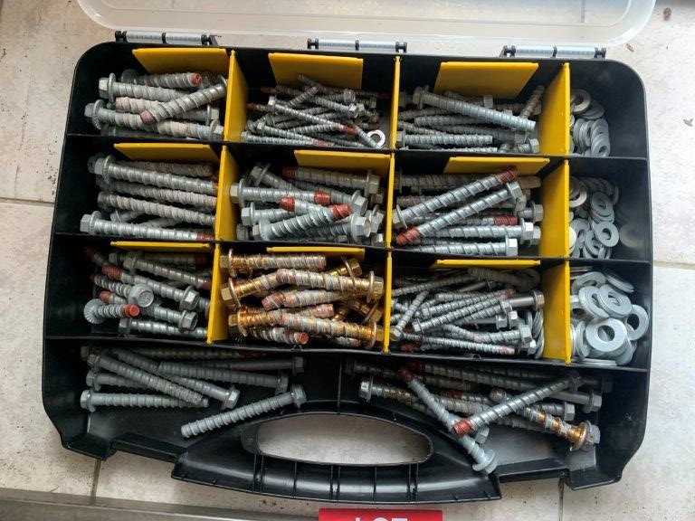 New Quality Large Sized Carry Case with Speciality Bolts