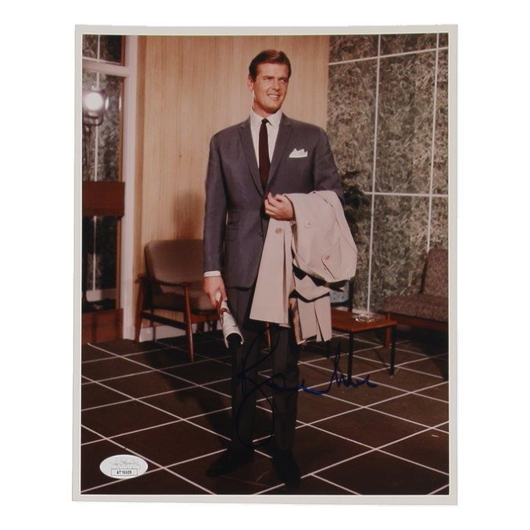 ROGER MOORE SIGNED 'THE SAINT'