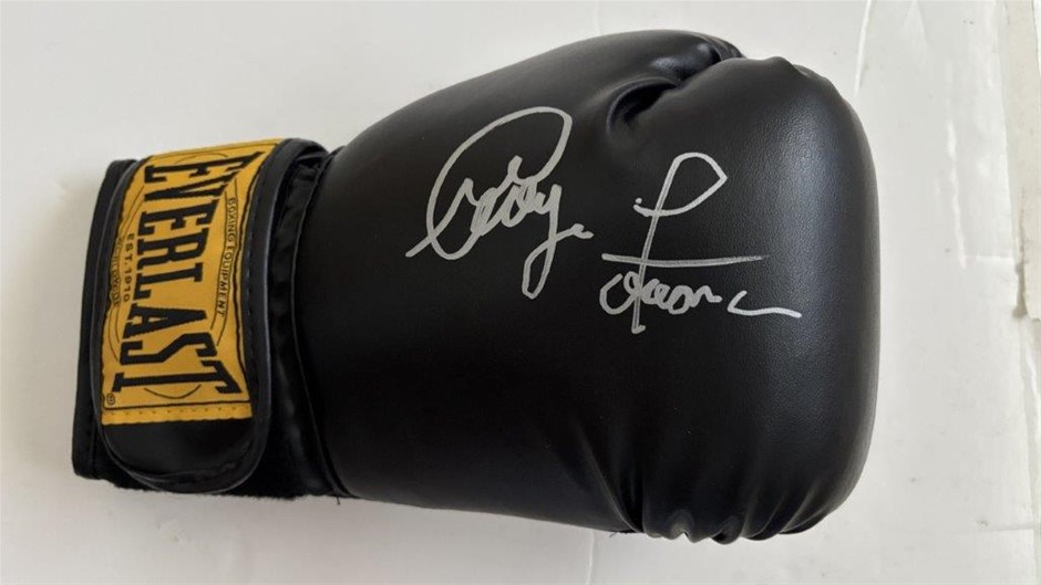 GEORGE FOREMAN SIGNED BOXING GLOVE