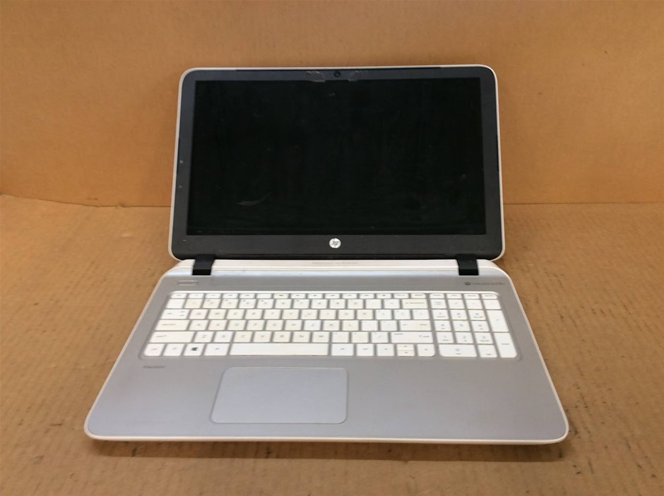 HP Pavilion 15 Laptop AMD A6-6310 4GBRAM 750GB White