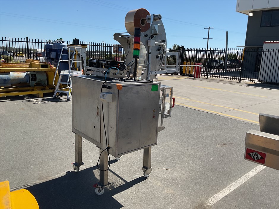 <p>Vertical Form Fill & Seal Packaging Machine</p>