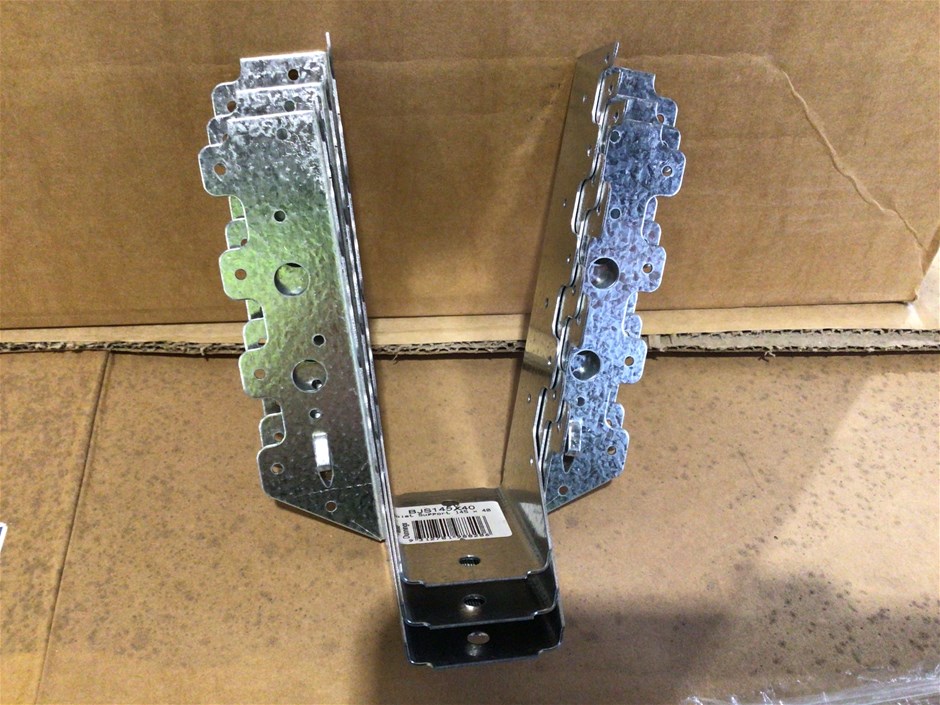 <p>Large Qty of Unused Dunnings Galvanised Joist Support Brackets</p>