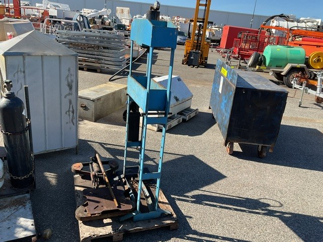 <p>Hydraulic Press</p>