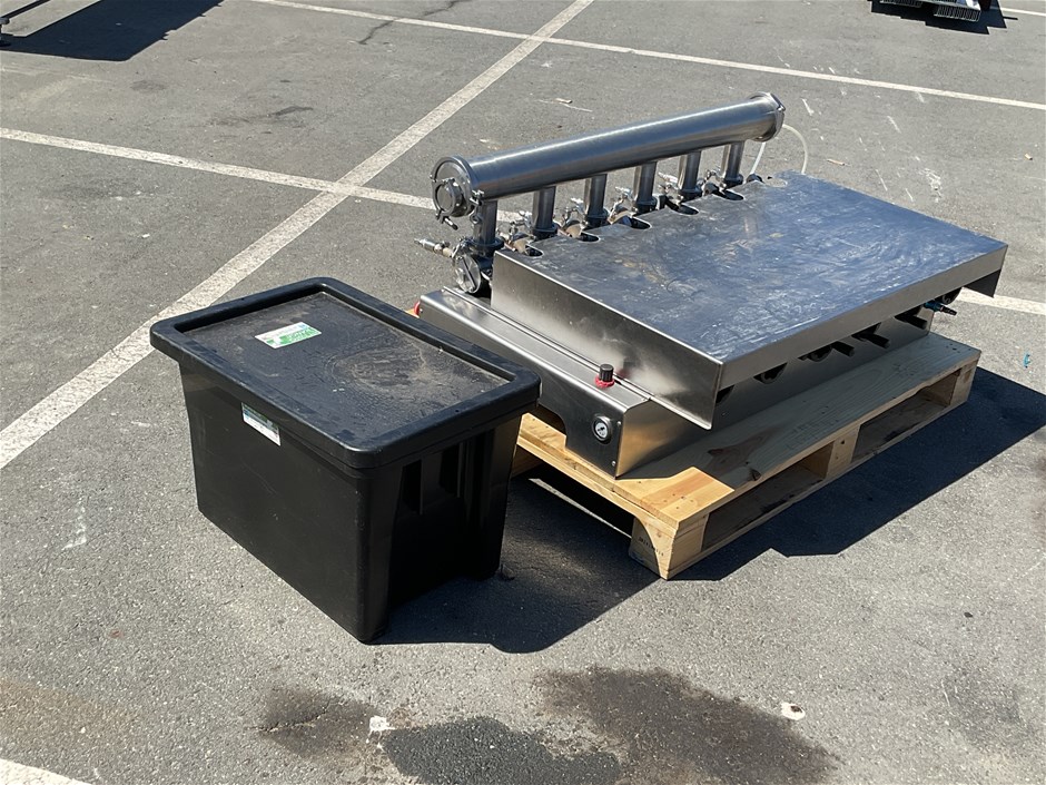 <p>6 Head Rotary Valve Piston Filler</p>