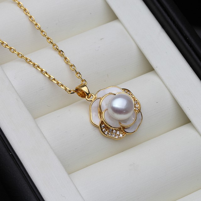 BIJ'OR - White Pearl Floral Necklace in Gold RRP $59