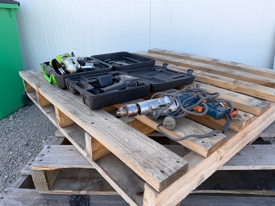 <p>3 x Assorted Electrical Power Tools</p>