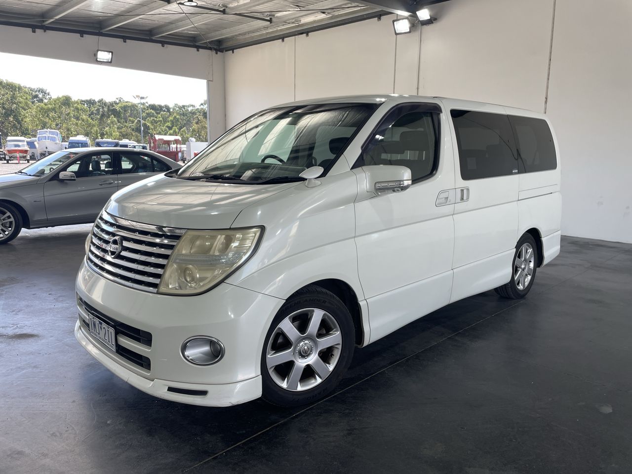 2007 Nissan Elgrand Automatic Van