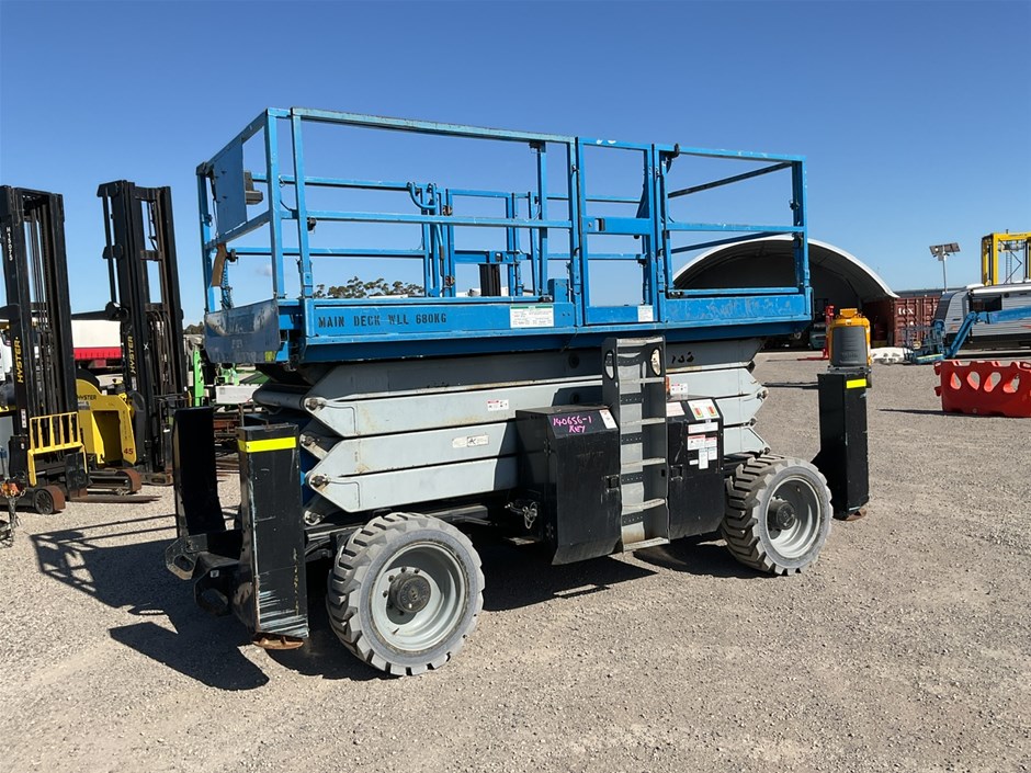<p>2005 Genie GS-4390 Scissor Lift</p>