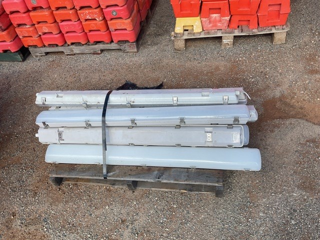 <p>Pallet Of Light Fittings</p>