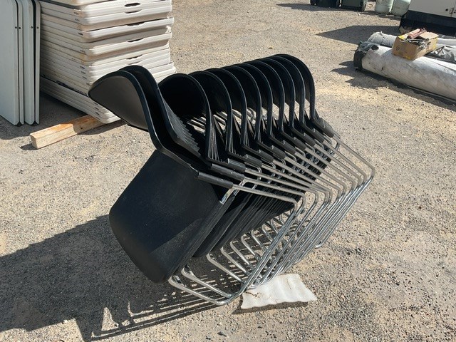 <p>11 Plastic Stackable Chairs</p>